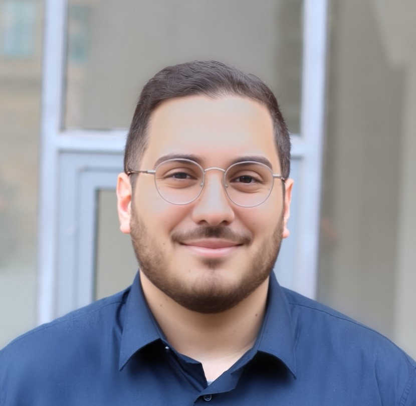Herr Deniz Demir